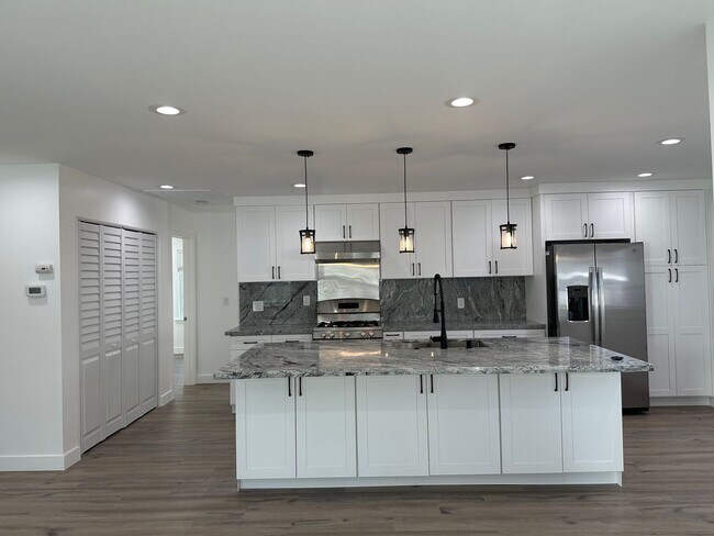 Foto del edificio - Completely remodeled 3+2 on Sunset Park's ...