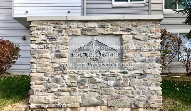 Foto del edificio - Charming 3 Bedroom 2 Bathroom Downtown Condo!