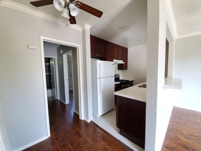 Building Photo - 1253 N Las Palmas Ave