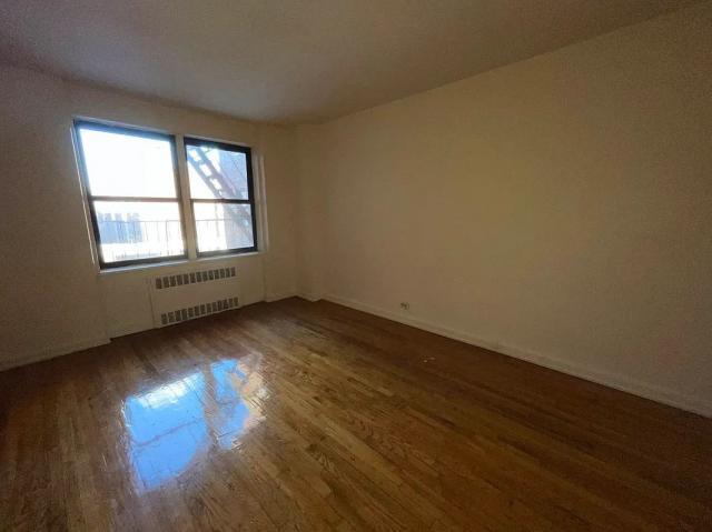 Foto del edificio - 0 bedroom in JACKSON HEIGHTS NY 11372