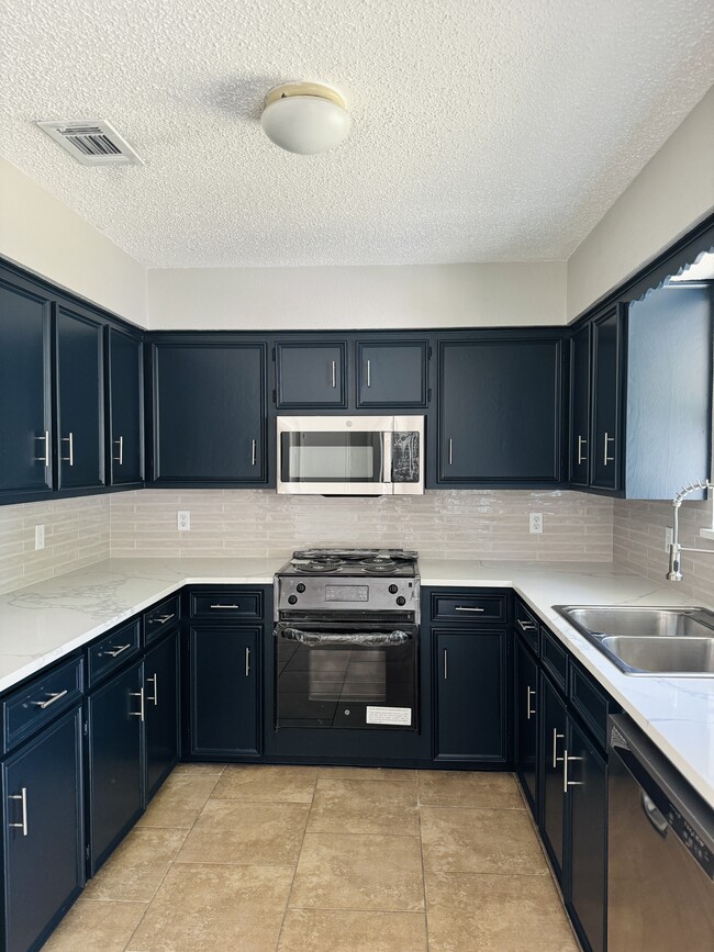 Building Photo - 308 Christie Ct
