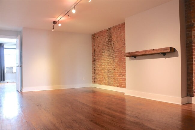 Building Photo - 530 Washington St