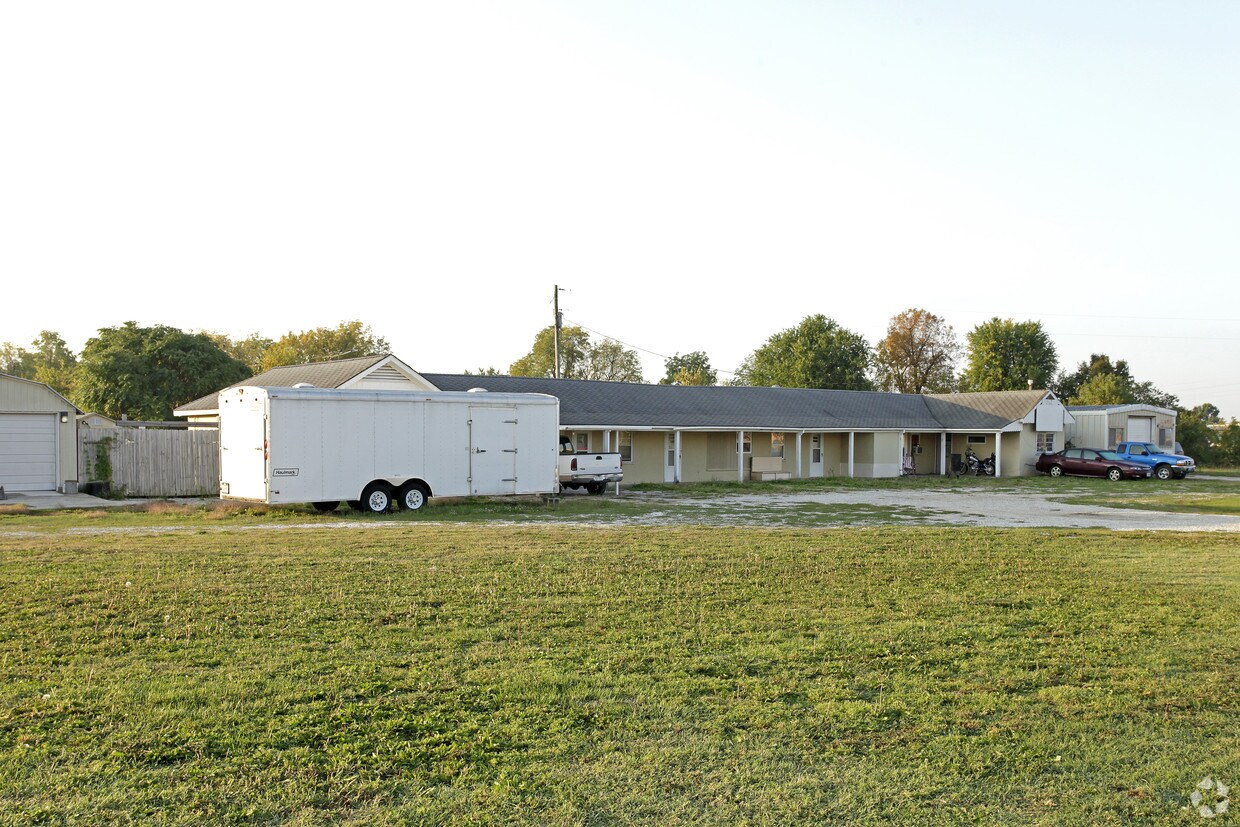 58505874 W Highway 60, Brookline, MO 65619 Apartments in Brookline