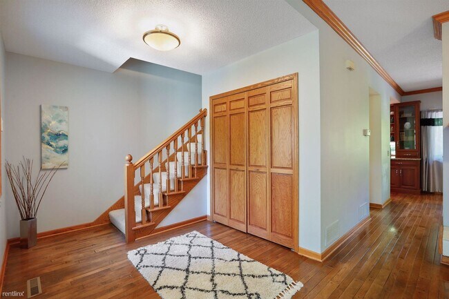 Building Photo - 2 br, 2 bath House - 719 Summit Avenue