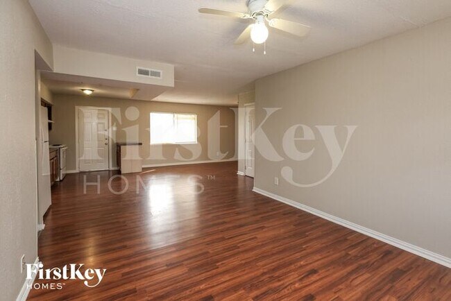 Foto del edificio - 4013 Commonwealth Dr