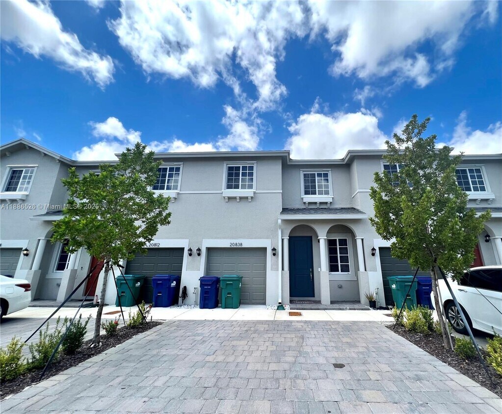 Foto principal - 20838 NW 13th Ave