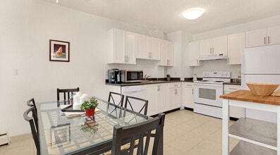 Building Photo - 725-715 15 Ave SW