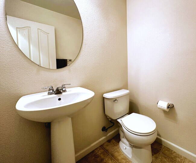 Foto del edificio - 313 Jacquelyn Ln