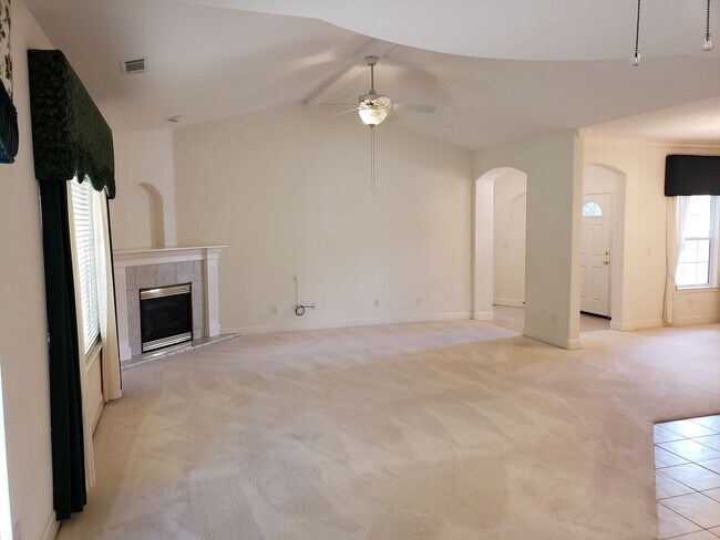 Foto del edificio - 3 bedroom 2 bath home in Mary Lake