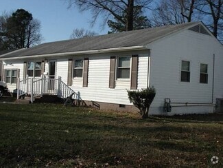 Building Photo - 806 Burton St