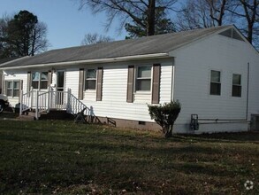 Building Photo - 806 Burton St