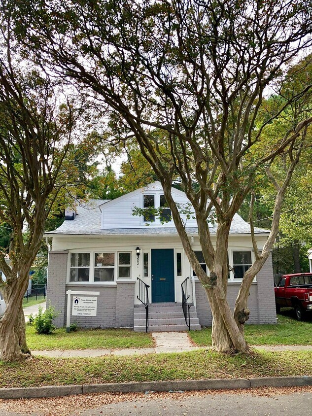 Foto principal - Completely renovated spacious single famil...