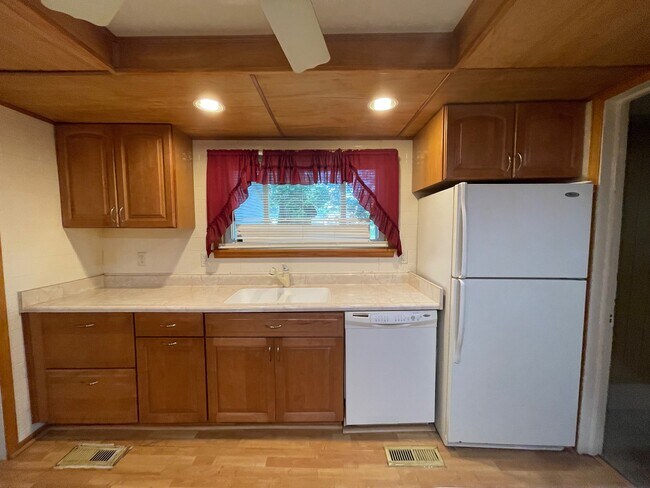 Building Photo - 11 N Charlesworth Ave