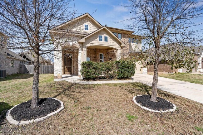 Building Photo - 2109 Maplewood Dr