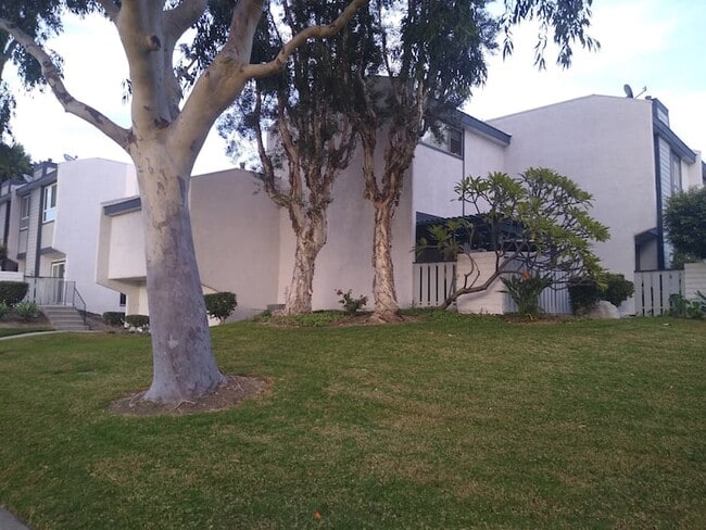 Building Photo - 2100 W Palmyra Ave