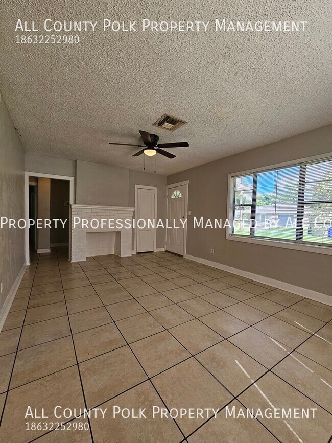 Foto del edificio - Beautiful 3 Bedroom House Near Lake Bonny ...