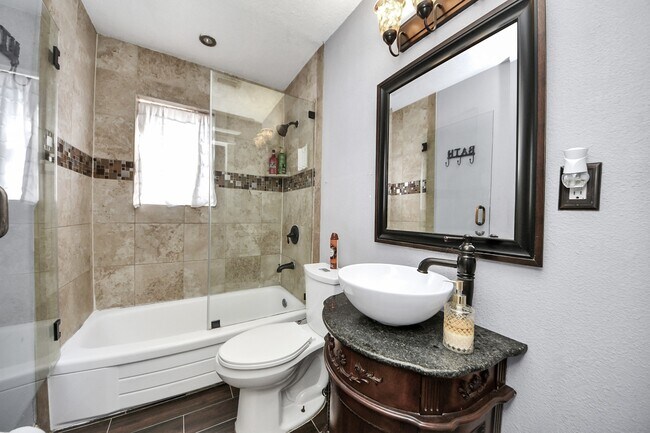 Foto del edificio - 8607 Shadow Crest St