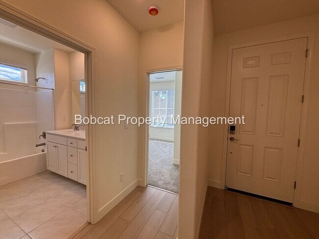 Foto del edificio - 1484 W Sunset Way