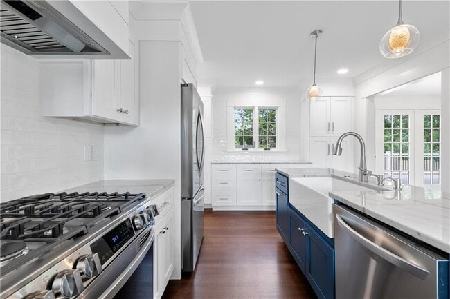 Building Photo - 1296 Hilton Dr