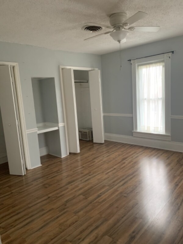 Foto del edificio - 514 Eben Ave