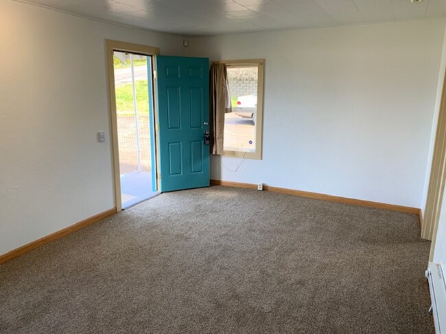 Foto del edificio - One-bedroom cottage on a large lot