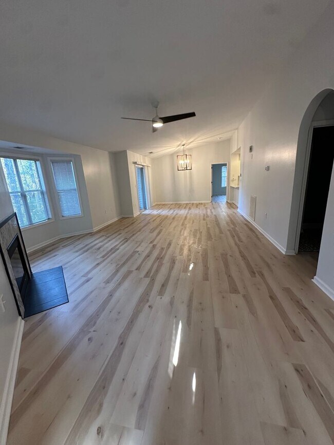 Foto del edificio - Spacious 2 Bedroom Luxury Condo with Pool Access – Wilmington, NC