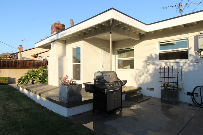 Building Photo - 13223 Flallon Ave