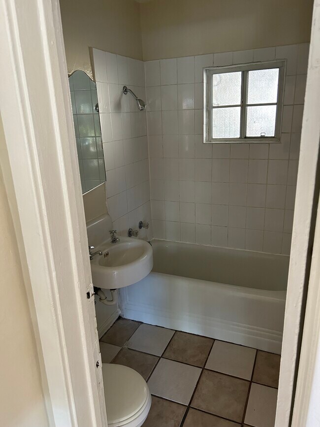 Foto del edificio - 631 W Avenue 28