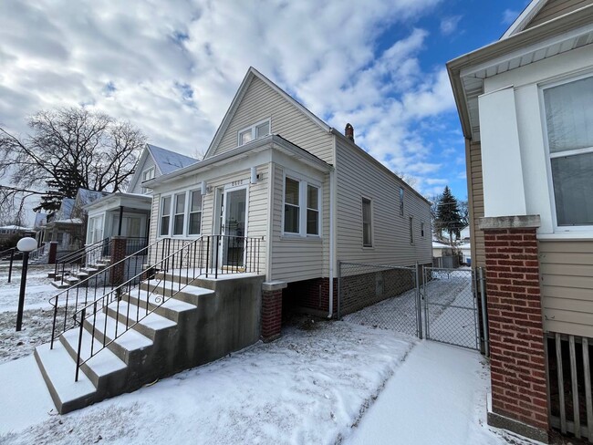 Building Photo - 8608 S Wallace St