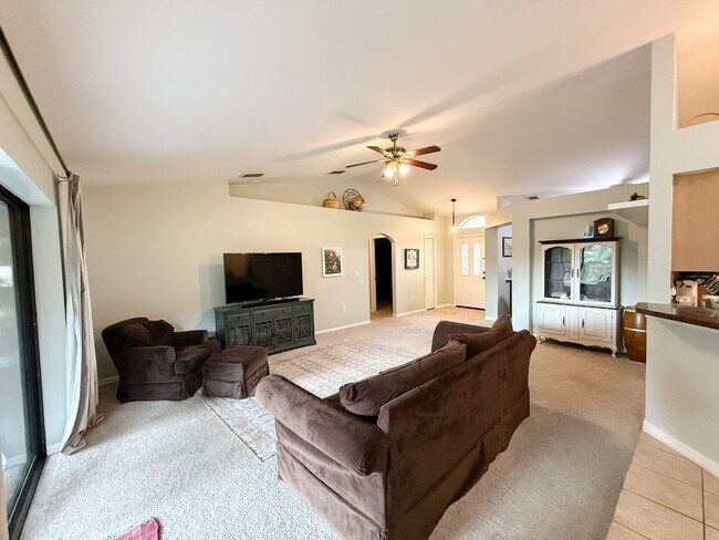 Foto del edificio - Very Nice 3/2 Home For Rent in Gated Commu...