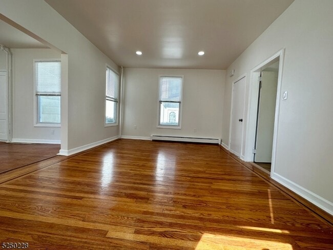 Foto del edificio - 99 Brookfield Ave