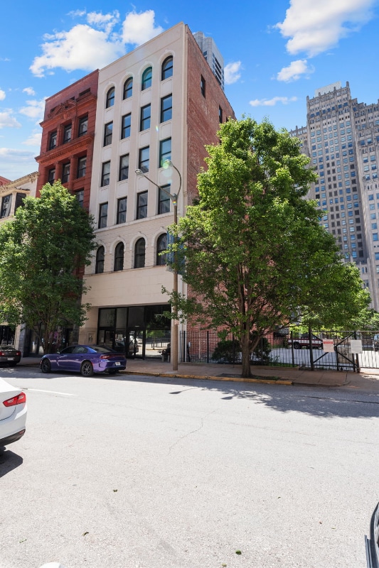 Building Photo - 1006 Olive St