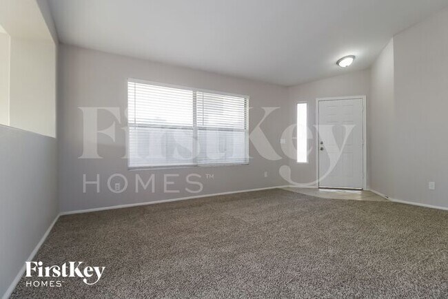 Foto del edificio - 15615 W Watkins St