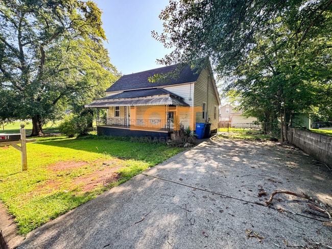 Building Photo - 1 Pelzer St