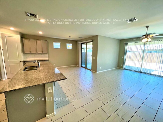 Foto del edificio - 19981 W Glenrosa Ave