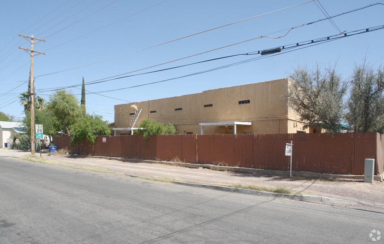 Building Photo - 3300 E Bellevue St