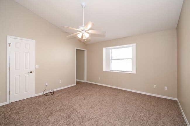 Foto del edificio - 7850 Collins Ridge Blvd E