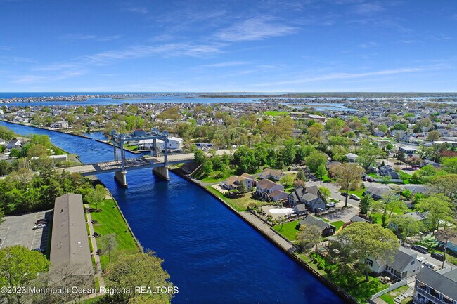 Foto del edificio - 1126 Willoughby Ln