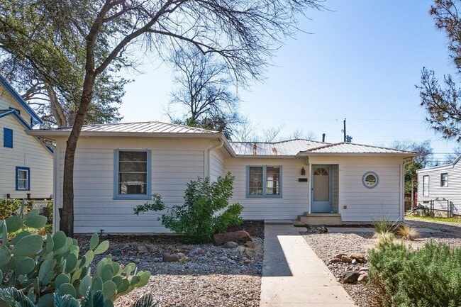 Building Photo - 1017 Ellingson Ln