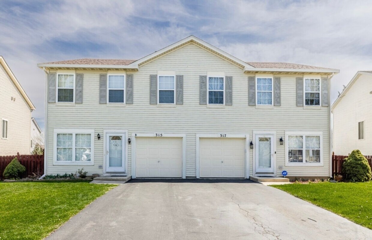 Primary Photo - 3 Bedroom Duplex Home in Romeoville