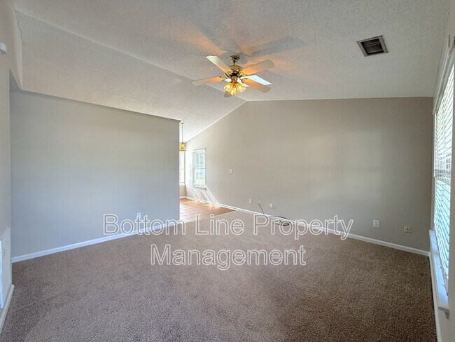 Foto del edificio - 6228 Cottageville Ln