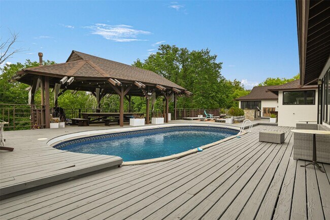 Building Photo - 10 Paradise Ln