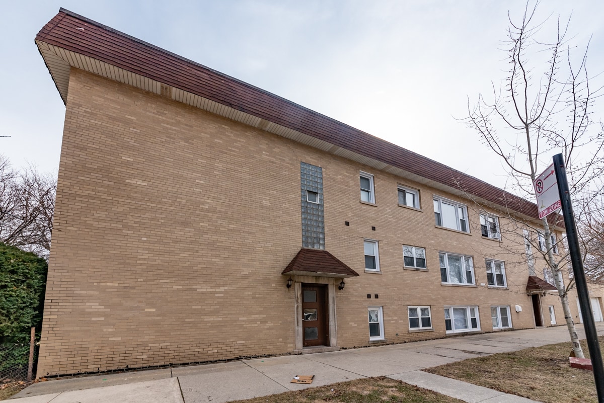 Primary Photo - 3058 N Kostner Ave