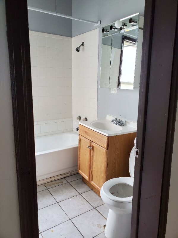 Building Photo - 6424 S Normal Ave