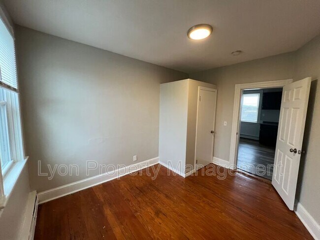 Building Photo - 31 Greeley St