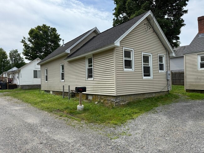 Building Photo - 161 Lake St