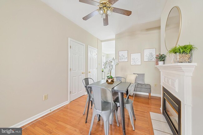 Building Photo - 223 E Cross St