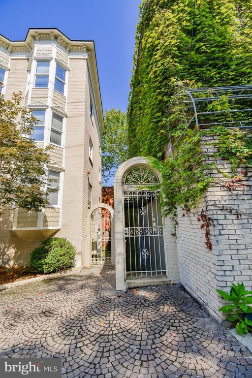 Foto del edificio - 5305 Dana Pl NW