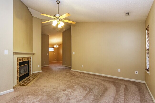 Building Photo - 15281 Ten Point Dr