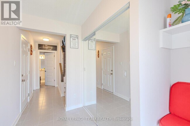 Photo du bâtiment - 742 Kinstead Pvt Pvt